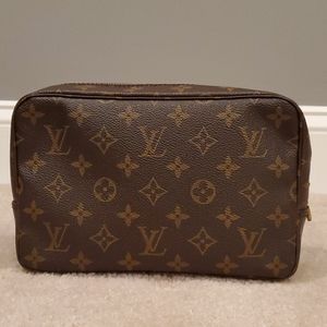Authentic Louis Vuitton Trousse Toilette 23